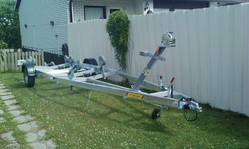 IMAG0083.jpg - För att rädda Gilbert för andra gången krävdes en massiv insats. Denna gång inte bara blod svett och tårar utan inköp av en trailer...