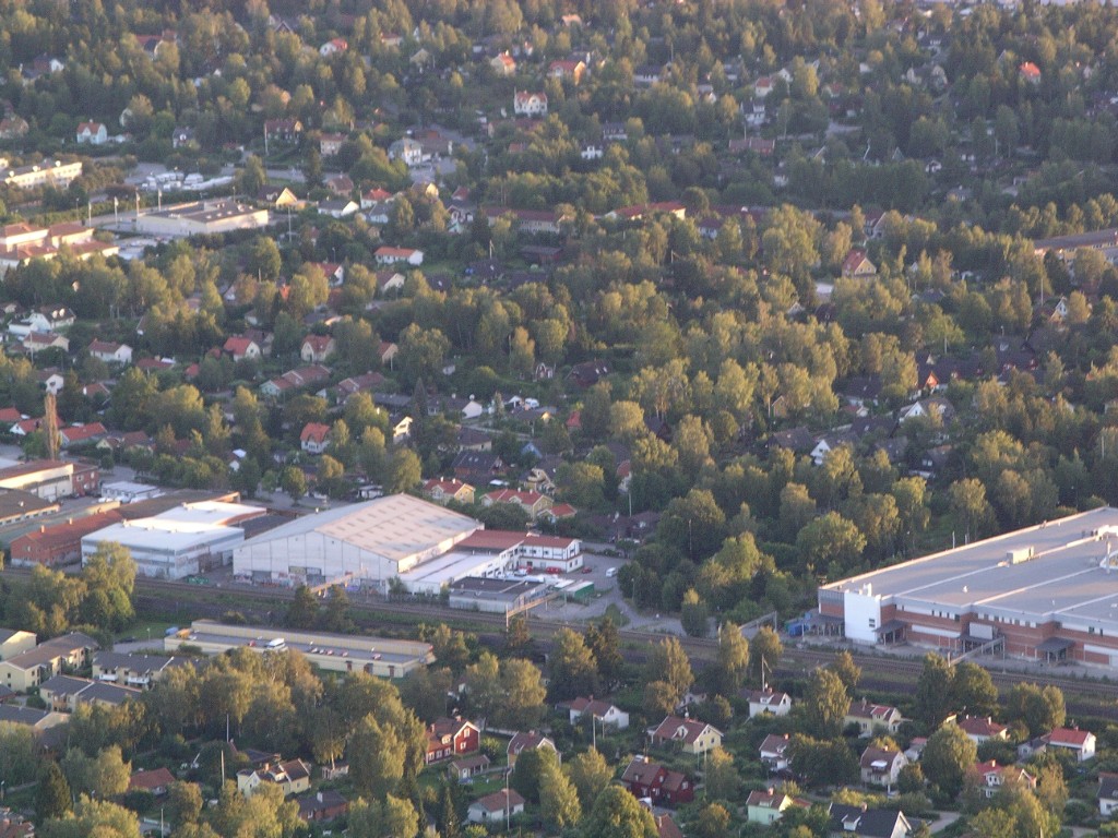 IMGP5261.JPG - Engelbrekts Väg 105 från luftballong 2004.