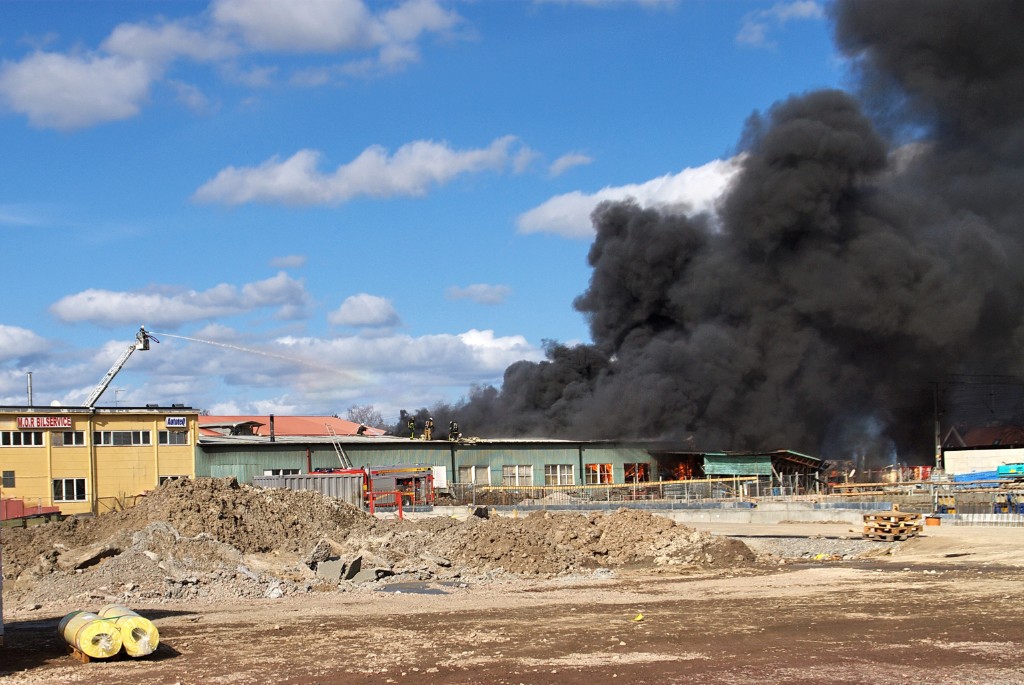 _DSC7977_2.jpg - Brand i ett däckslager på industrivägen Sollentuna. 2008-04-05