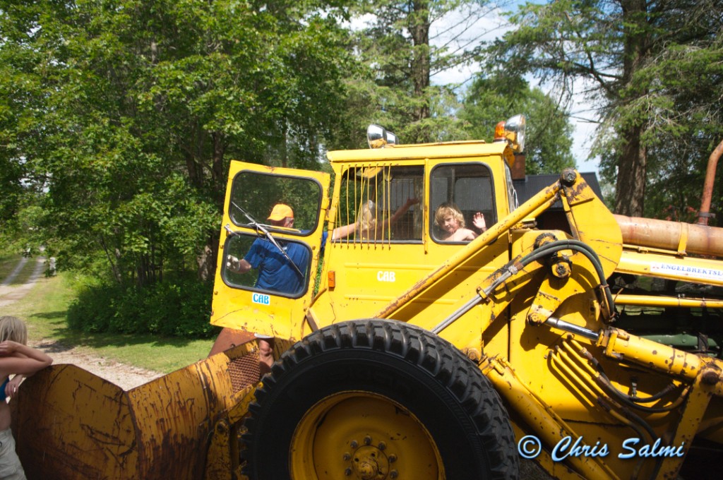_DSC7290.JPG - Min granne har en baklängestraktor
