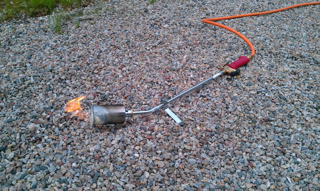 IMAG0594.jpg - Ogräsbekämpning med gas fungerar mycket sämre än Roundup