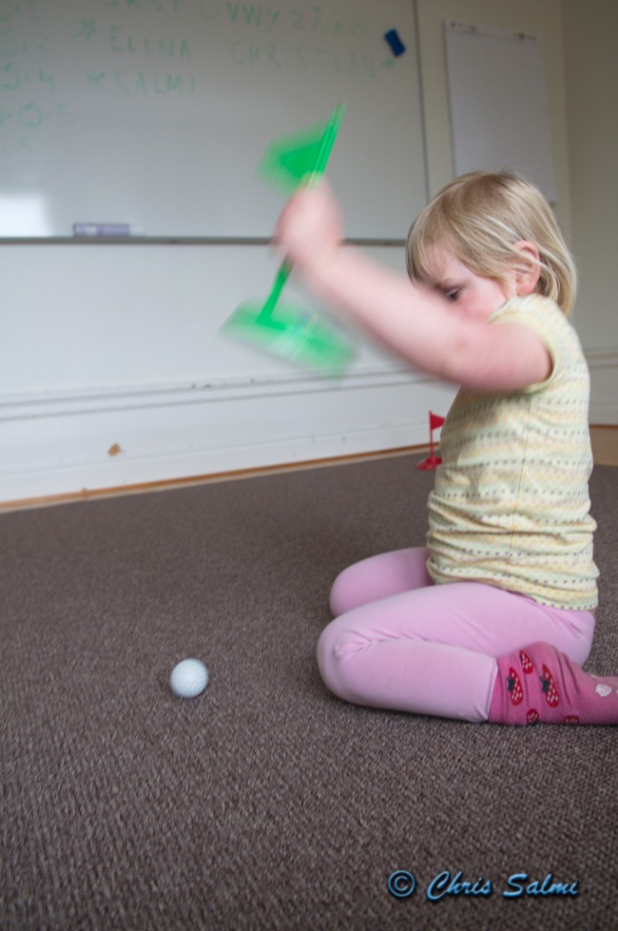 _DSC4293.JPG - Vill inte bollen ner i hålet sättar jag bollen på hålet istället