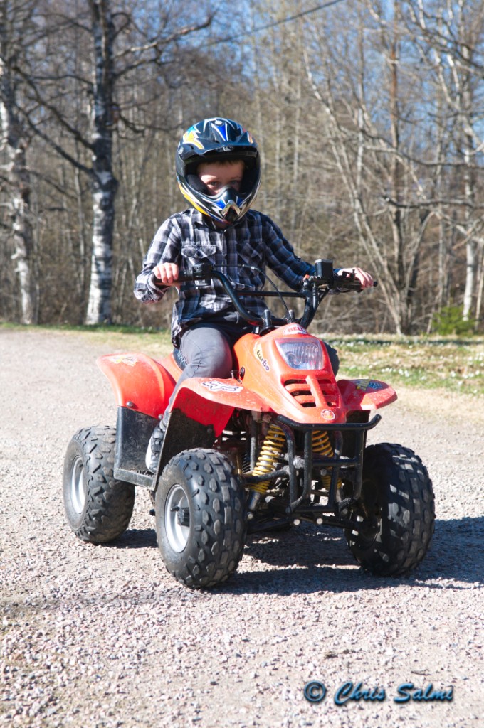_DSC4767.JPG - Det äldsta barnbarnet hade egen ATV - cool