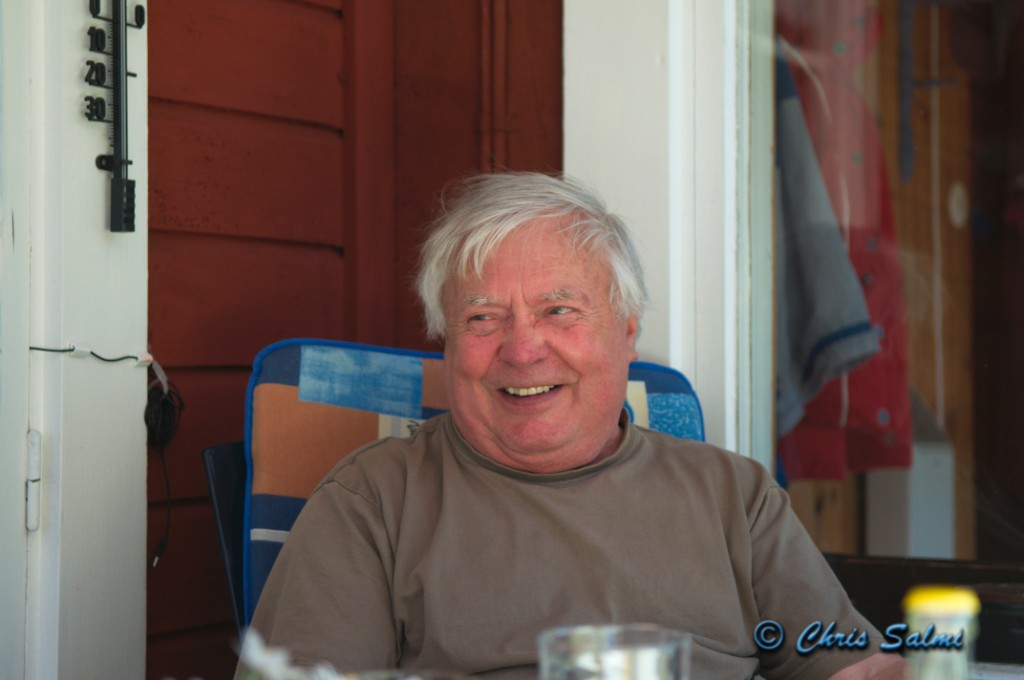 _DSC4808.JPG - Pappa Pekka drar en vits och skrattar gott