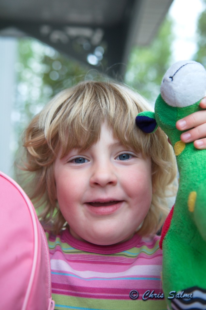 _DSC6023.JPG - Agnes tog med giraffen